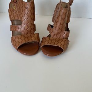 Women’s Verofatto brand 3” heals leather shoes